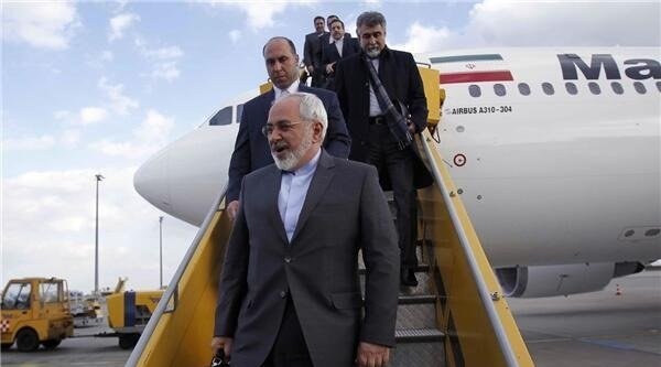 محمدجواد ظریف وزیر خارجه ایران در ساعات اولیه حضور خود در بروکسل پایتخت بلژیک هدف از سفر خود را دیدار و گفتگو با مقامات اتحادیه اروپا در زمینه های مشترک عنوان کرد.
