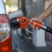 قیمت بنزین در انگلیس به میزان بی سابقه ای افزایش یافته است.

