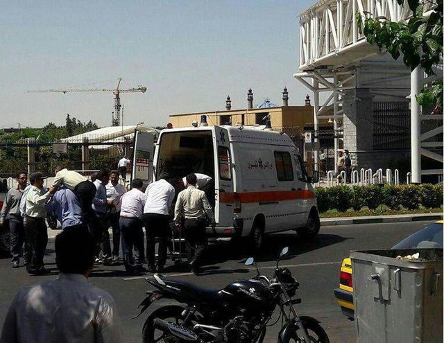 پس از اعلام دو حادثه تیراندازی در حرم امام و مجلس شورای اسلامی، اورژانس تهران مجموعا 17 دستگاه آمبولانس و اتوبوس آمبولانس به این دو محل اعزام کرد.

