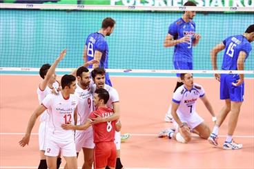 تیم ملی والیبال ایران در نخستین بازی خود در رقابتهای جهانی لهستان برابر ایتالیا به پیروزی رسید تا علاوه بر گرفتن انتقام شکست در بازی رده‌بندی، شروع قدرتمندانه‌ای در این دوره از مسابقات داشته باشد. تیم کشورمان با این نتیجه نشان داد از مدعیان حضور روی