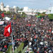 صدها تن از مردم تونس بعد از نماز عشاء در میدان القصبه ( دولت ) مرکز پایتخت تونس با برپایی چادرهایی، تحصن کرده و خواستار استعفای دولت موقت تونس شدند