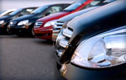 رییس اتحادیه نمایشگاه داران و فروشندگان خودرو کشور از افزایش قیمت خودروهای داخلی در بازار آزاد خبر داد.