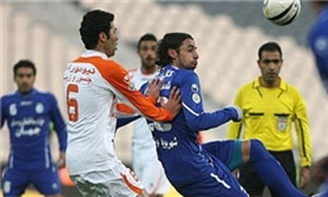تیم فوتبال استقلال در ورزشگاه آزادی برابر سایپا شکست خورد. 
  
 
