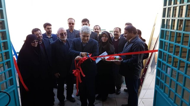 در اولین بخش از سفر معاون علمی و فناوری رئیس جمهور به استان اصفهان ضمن بهره‌برداری از محصولات دانش‌بنیان و فناور ایران ساخت پزشکی و سلامت، پارک علم و فناوری سلامت دانشگاه علوم پزشکی نیز افتتاح شد.