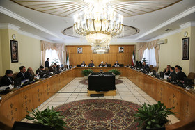 جلسه هیأت دولت عصر دیروز (یکشنبه) به ریاست حسن روحانی رئیس جمهور کشورمان برگزار شد و اعضای دولت درباره مهمترین مسایل و مباحث روز کشور به بحث و تبادل‌نظر پرداختند.