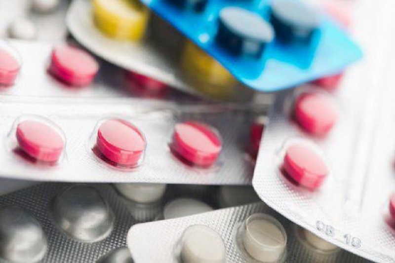 عضو کمیسیون بهداشت و درمان مجلس گفت: مصرف داروهای ضد افسردگی تبعات زیادی دارد و دانشگاه های علوم پزشکی باید از فروش این گونه داروها بدون نسخه پزشک جلوگیری کنند.