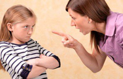 در صحبت کردن با کودک تان باید دقت بیشتری کرده و از گفتن حرف های ممنوعه به کودک تان اجتناب کنید.