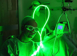 با تلاش پژوهشگران مرکز ملی علوم و فنون لیزر ایران، دستگاه لیزر جراحی پروستات با تکیه بر توان داخلی ساخته شد.