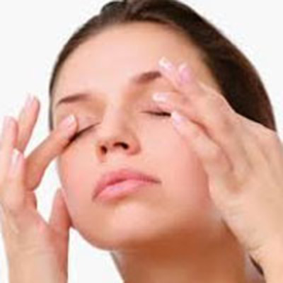 برخی عادات سالم برای حفظ سلامت چشم ها از جمله رعایت یک رژیم غذایی متعادل، استفاده از عینک های آفتابی استاندارد، معاینات منظم چشم پزشکی و ... شناخته شده هستند.

