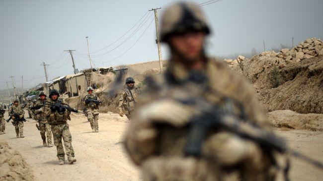 واشنگتن قصد دارد پس از ضرب الاجل سال آینده برای خروج نیروهای نظامی از افغانستان، هزاران نیروی نظامی خود را در این کشور جنگ زده باقی نگه دارد. امریکا همچنین خواستار اعطای مصونیت قانونی به نیروهای باقی مانده نظامی خود به عنوان بخشی از این توافق می‌باشد