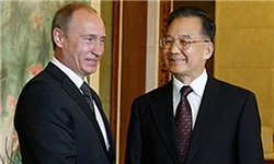 رئیس‌جمهور روسیه صبح امروز در چارچوب سفری به‌منظور دیدار و گفت‌وگو با همتای چینی خود درباره برنامه هسته‌ای ایران و اوضاع سوریه وارد پکن شد.