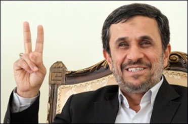 رئیس جمهور کشورمان در مراسم جشن ثبت جهانی کاخ گلستان پس از دریافت لوح یادبود از سوی دست اندرکاران این مراسم به مزاح خطاب به حاضران گفت: احمدی نژاد به عنوان آخرین میراث فرهنگی ایران ثبت جهانی شد