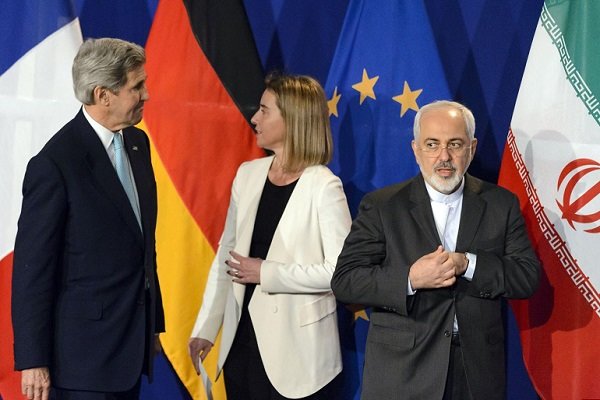 موسسه تحقیقاتی سنجش ریسک سیاسی، وزیر خارجه ایران را به عنوان شخصیت سال ۲۰۱۵ خود انتخاب کرد.

