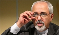 وزیر خارجه ایران در مصاحبه با یک شبکه آمریکایی با اشاره به تحریم‌های جدید آمریکا گفت که مذاکرات هسته‌ای از مسیر خارج شده اما هنوز نمرده است.
