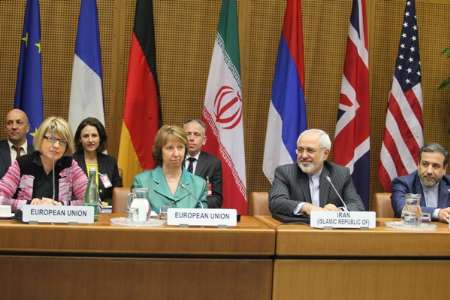 اولین جلسه رایزنی معاونان وزیر خارجه ایران و مسئول سیاست خارجی اتحادیه اروپا برای نگارش متن توافق جامع هسته ای بعد از 7 ساعت و 30 دقیقه مذاکره فشرده و سنگین در ساعت 22 به وقت وین پایان یافت و قرار شد ادامه کار از صبح امروز ( شنبه) پیگیری شود.