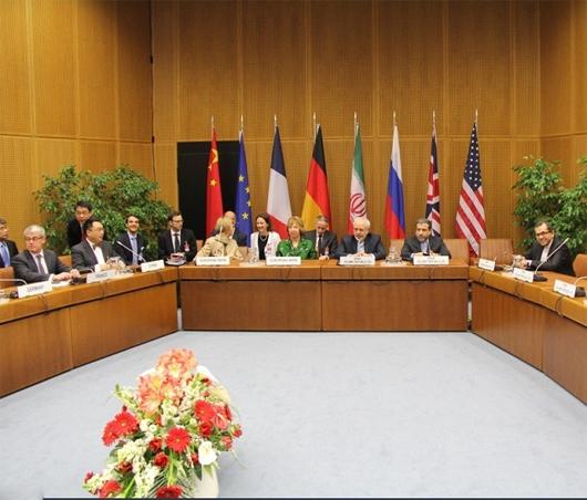مذاکرات هسته ای ایران و گروه ۱+۵ در سطح معاونان ، امروز نیز در وین ادامه می یابد. عراقچی عضو ارشد تیم مذاکره کننده هسته ای ایران گفت:از چهارشنبه (امروز) اولین جلسه کمیسیون مشترک ایران و ۱+۵ برا ی برطرف کردن موانع اجرای توافق ژنو تشکیل خواهد شد.