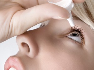 یک جراح و متخصص بیماری های چشمی با اشاره به وجود ریزگرد و غبار در هوای مناطق مختلف کشورمان ، گفت: استفاده از قطره های اشک مصنوعی در صورت سوزش چشم فقط با تجویز پزشک امکان پذیر است.