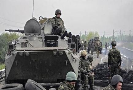 دستگاه امنیتی اوکراین روز دوشنبه اعلام کرد ارتش در شرق این کشور ده چترباز روس را در خاک اوکراین به اسارت گرفته است و در حال بازجویی از آنها در بخشی از تحقیقاتی جنایی است.