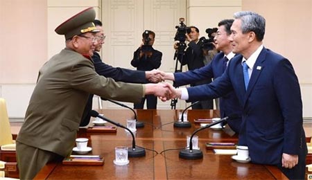 کره شمالی و کره جنوبی روزیکشنبه با هدف جلوگیری از خطر درگیری نظامی بین دو کشور مذاکرات سطح بالا با یکدیگر را ازسر گرفتند.