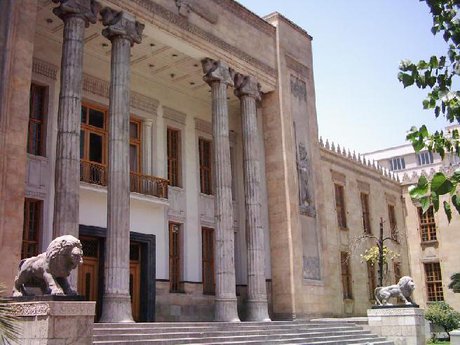 مدیر اداره کل موزه‌ها می‌گوید: براساس کلیت تصویب شده، دو موزه در تهران به صورت آزمایشی و به عنوان پایلوت بعد از پایان ماه رمضان، دو شب در هفته را تا پاسی از شب به بازدیدکنندگان سرویس می‌دهند.