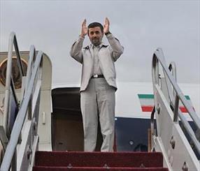 محمود احمدی نژاد دقایقی پیش وارد فرودگاه سردار جنگل رشت شد.