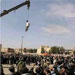 سه متجاوز به عنف در میدان آزادی کرمانشاه به دار مجازات آویخته شدند .
