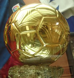 	۲۳ نامزد توپ طلای جهان در سال ۲۰۱۰ معرفی شدند که در این میان اسپانیا با داشتن ۷ بازیکن در این فهرست، نسبت به سایر کشورها برتری دارد.