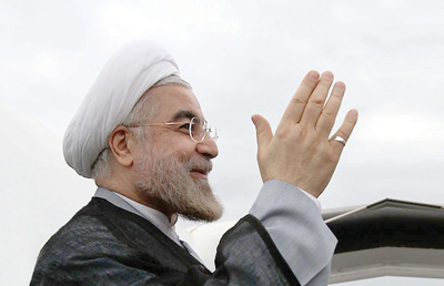 حجت الاسلام والمسلمین حسن روحانی رییس جمهور کشورمان دوشنبه صبح بعد از اینکه زنگ مهر را به صدا در آورد، به فرودگاه مهرآباد رفته و تهران را به مقصد نیویورک ترک خواهد کرد.
