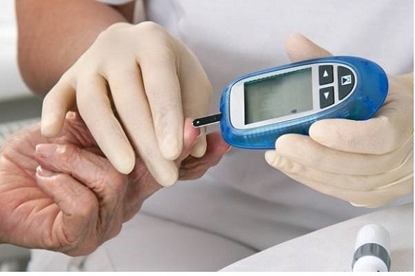 رئیس انجمن دیابت ایران، گفت: حدود ۵ میلیون نفر در کشور به دیابت مبتلا هستند که البته طبق تحقیقات جهانی، نیمی از مبتلایان به دیابت از بیماری خود اطلاعی ندارند.