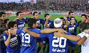 تیم فوتبال استقلال با شکست خانگی برابر داماش گیلان جام قهرمانی را گرفت و نتوانست به امتیاز ۷۰ در لیگ برتر برسد