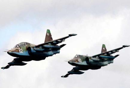 هواپیماهای آمریکایی برای تروریست های داعش در مناطق «یثرب» و «بلد» در استان «صلاح الدین» سلاح می ریزند.