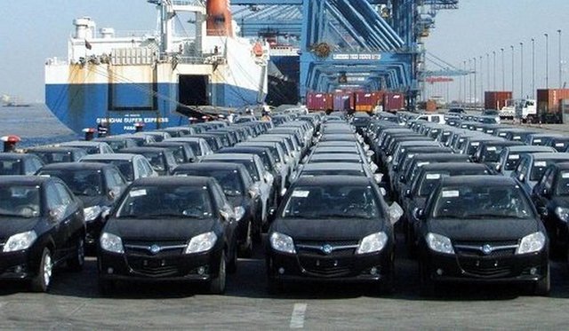 رییس انجمن واردکنندگان خودرو از موافقت دولت با ترخیص خودروهای متوقف در گمرک خبر داد.